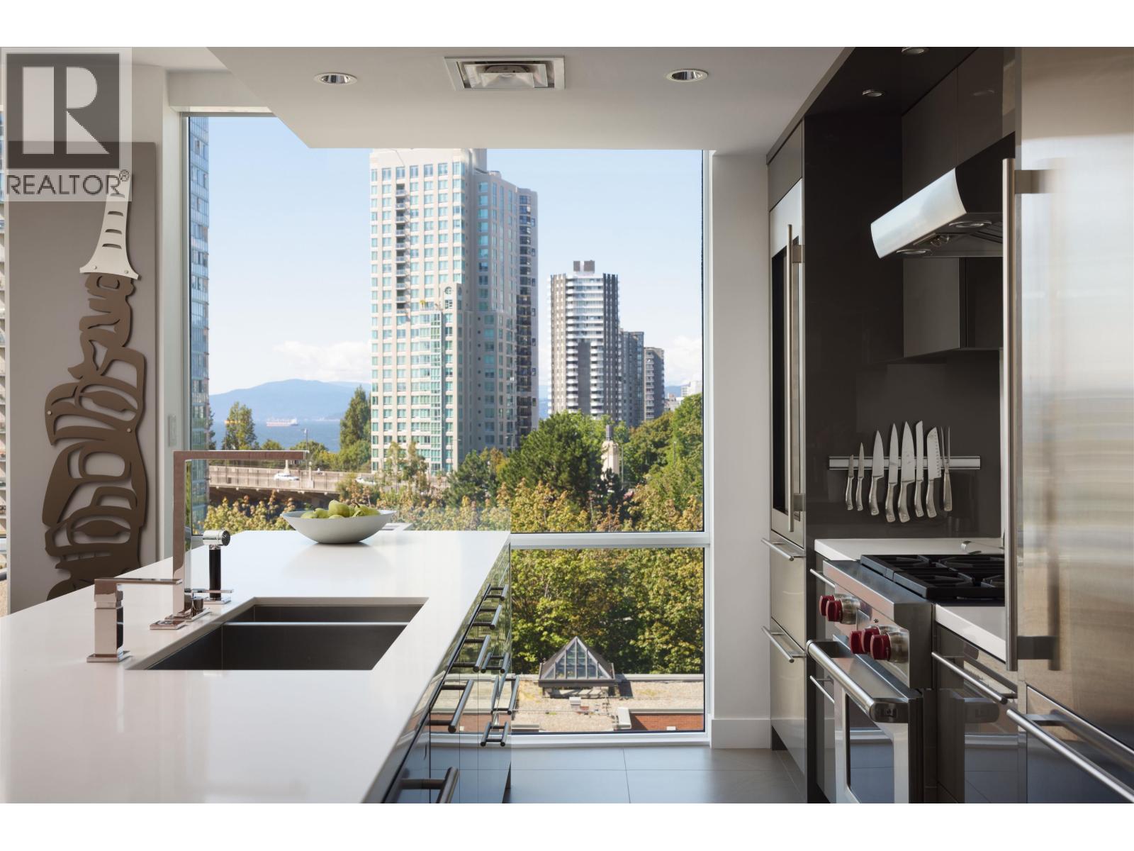 805 1455 HOWE STREET photo 16