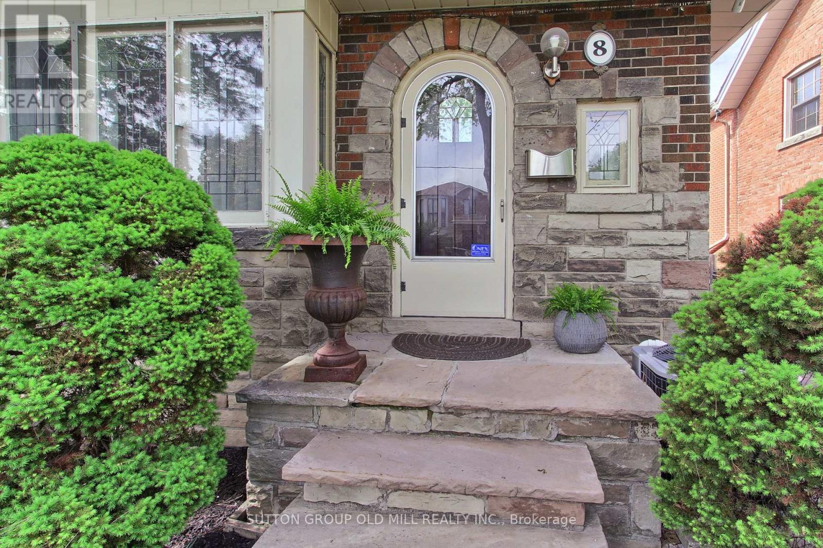 8 LOCKHEED BOULEVARD, Toronto, Ontario