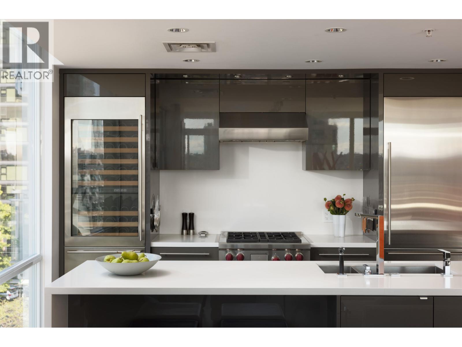 805 1455 HOWE STREET photo 14