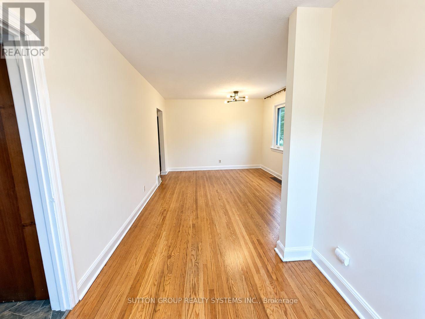 26 Compton Crescent, Toronto, Ontario  M3M 2C2 - Photo 5 - W13811650