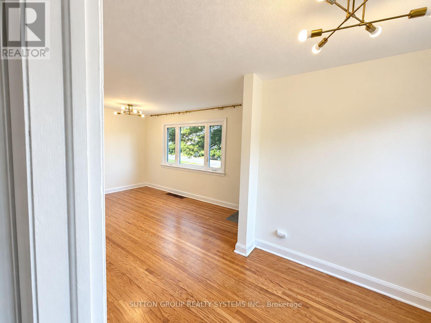 26 Compton Crescent, Toronto, Ontario  M3M 2C2 - Photo 6 - W13811650