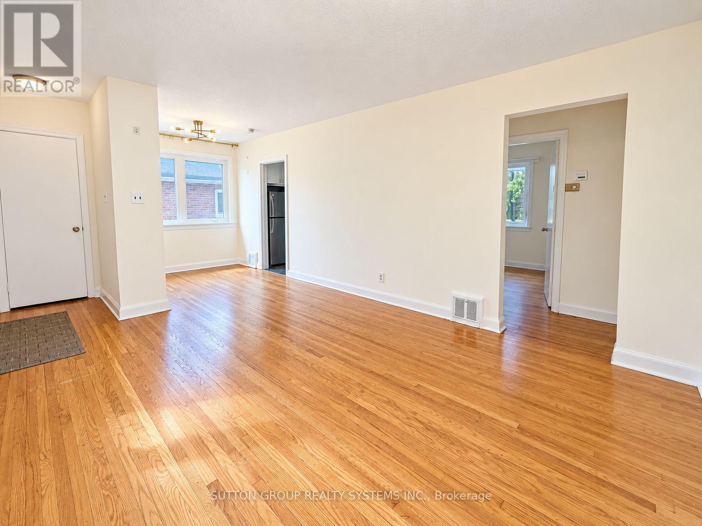26 Compton Crescent, Toronto, Ontario  M3M 2C2 - Photo 8 - W13811650