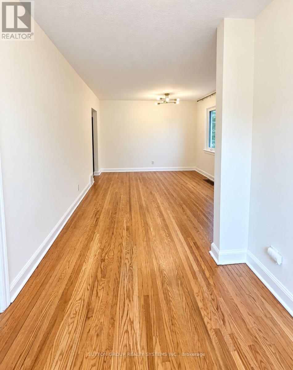 26 Compton Crescent, Toronto, Ontario  M3M 2C2 - Photo 7 - W13811650