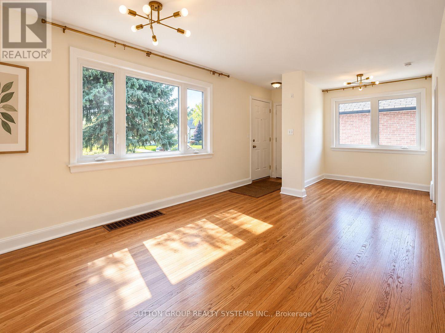 26 Compton Crescent, Toronto, Ontario  M3M 2C2 - Photo 12 - W13811650