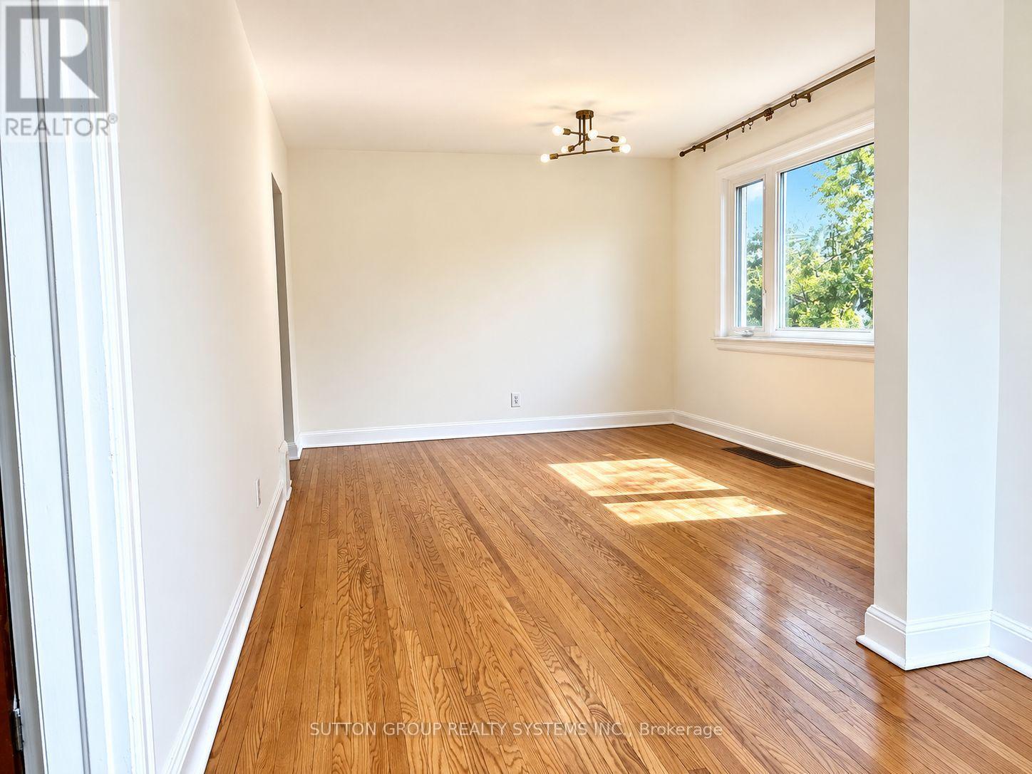 26 Compton Crescent, Toronto, Ontario  M3M 2C2 - Photo 3 - W13811650