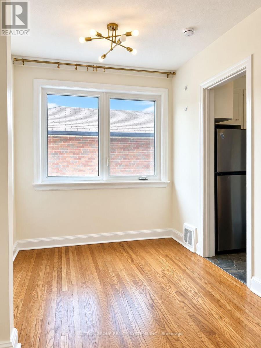 26 Compton Crescent, Toronto, Ontario  M3M 2C2 - Photo 4 - W13811650