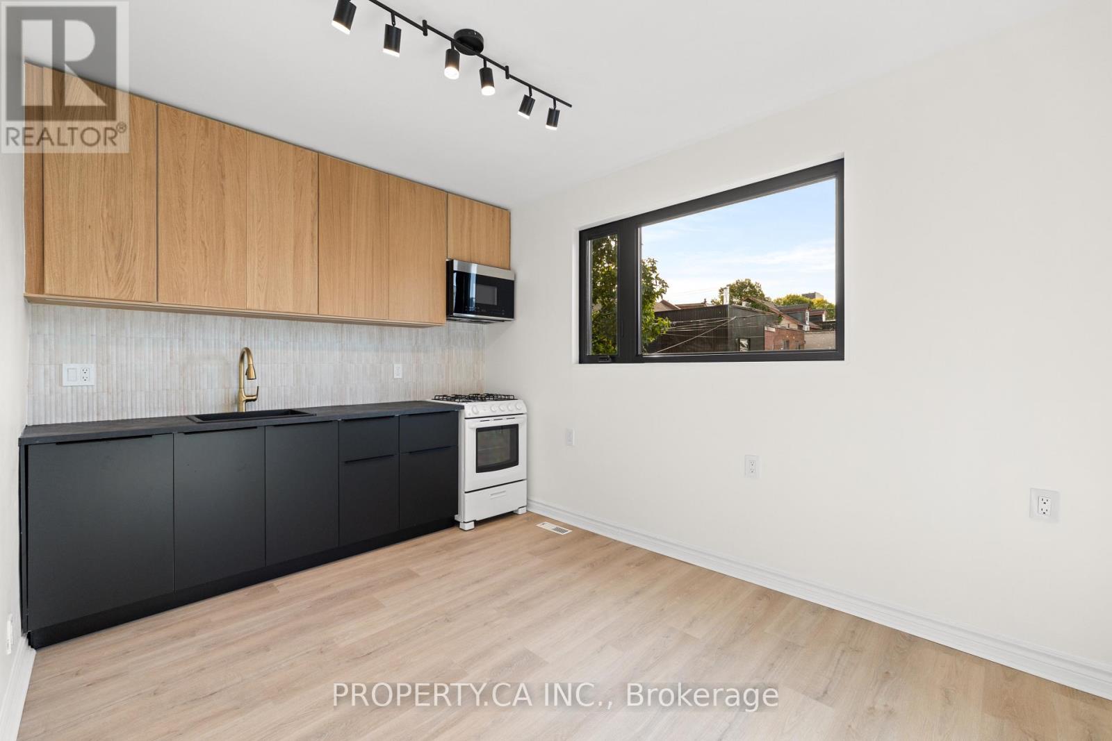 Upper - 181 Argyle Street, Toronto (Little Portugal), Ontario  M6J 1P5 - Photo 4 - C13816750