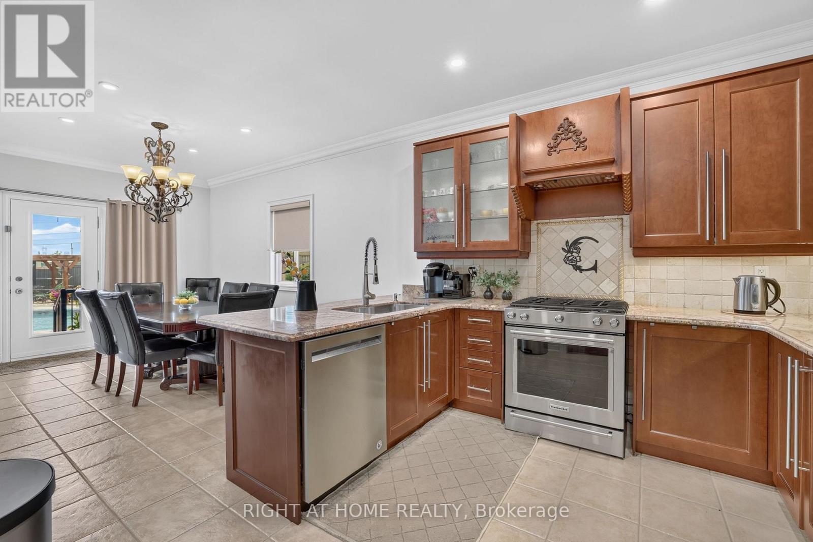 66 Sanremo Court, Vaughan, Ontario  L4H 1K5 - Photo 8 - N13816734