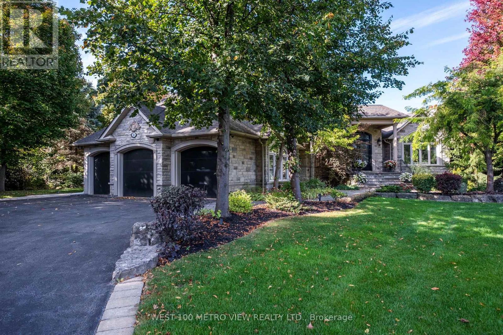 36 Abbruzze Court, Vaughan, Ontario  L4L 8Z1 - Photo 3 - N13816748
