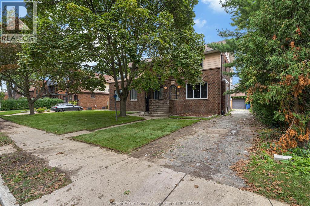 2268 VICTORIA AVENUE, Windsor, Ontario