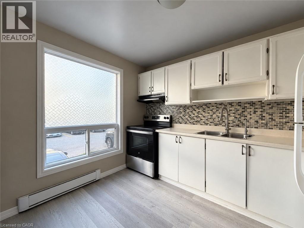 66 Summercrest Drive Unit# 18, Hamilton, Ontario  L8K 6G6 - Photo 4 - 40865150