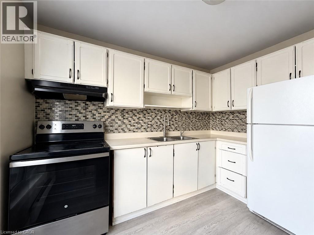 66 Summercrest Drive Unit# 18, Hamilton, Ontario  L8K 6G6 - Photo 3 - 40865150