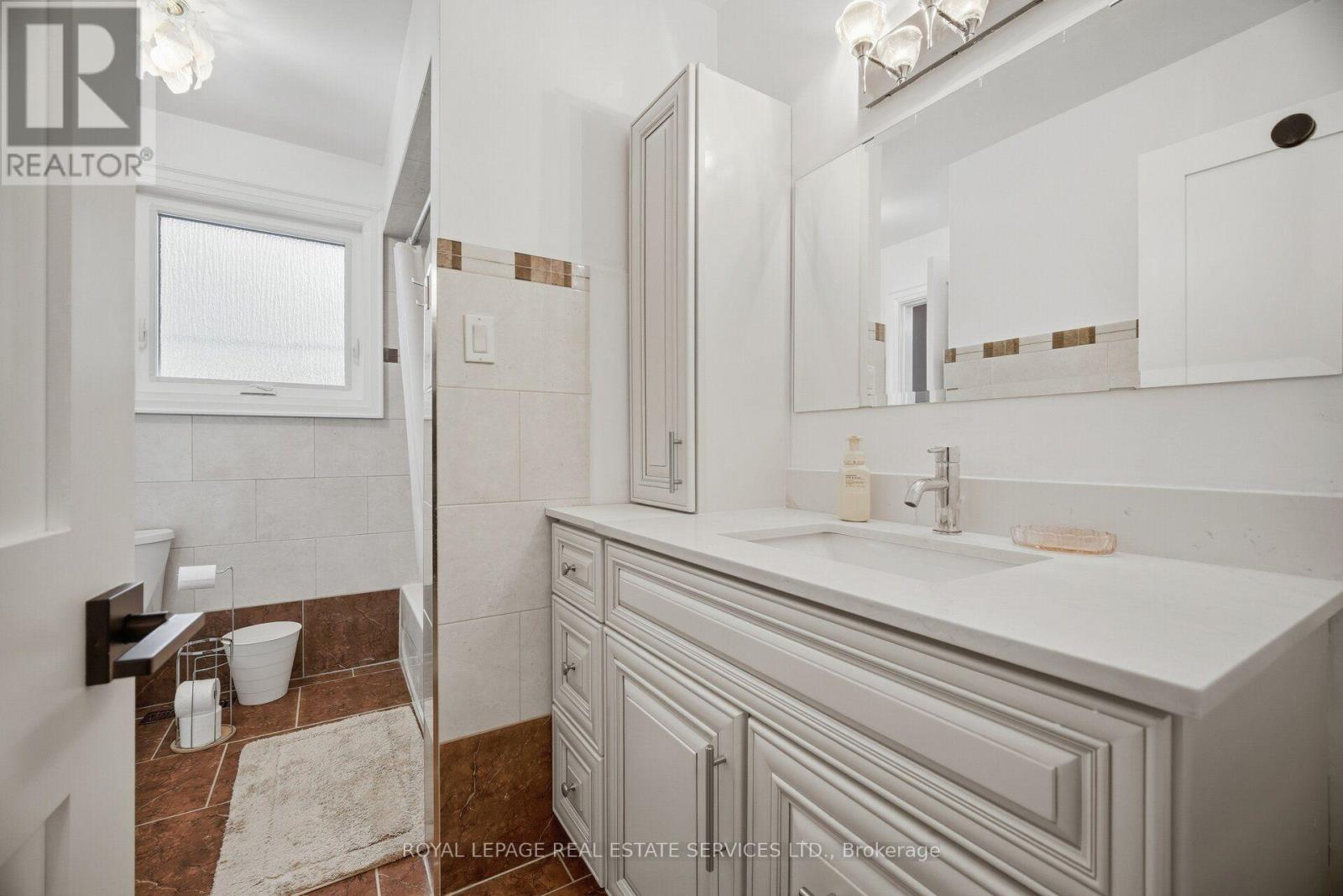 726 Netherton Crescent, Mississauga, Ontario  L4Y 2M4 - Photo 22 - W13816764