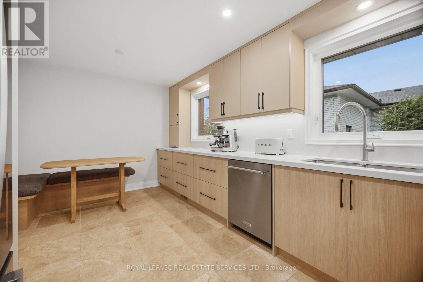 726 Netherton Crescent, Mississauga, Ontario  L4Y 2M4 - Photo 8 - W13816764