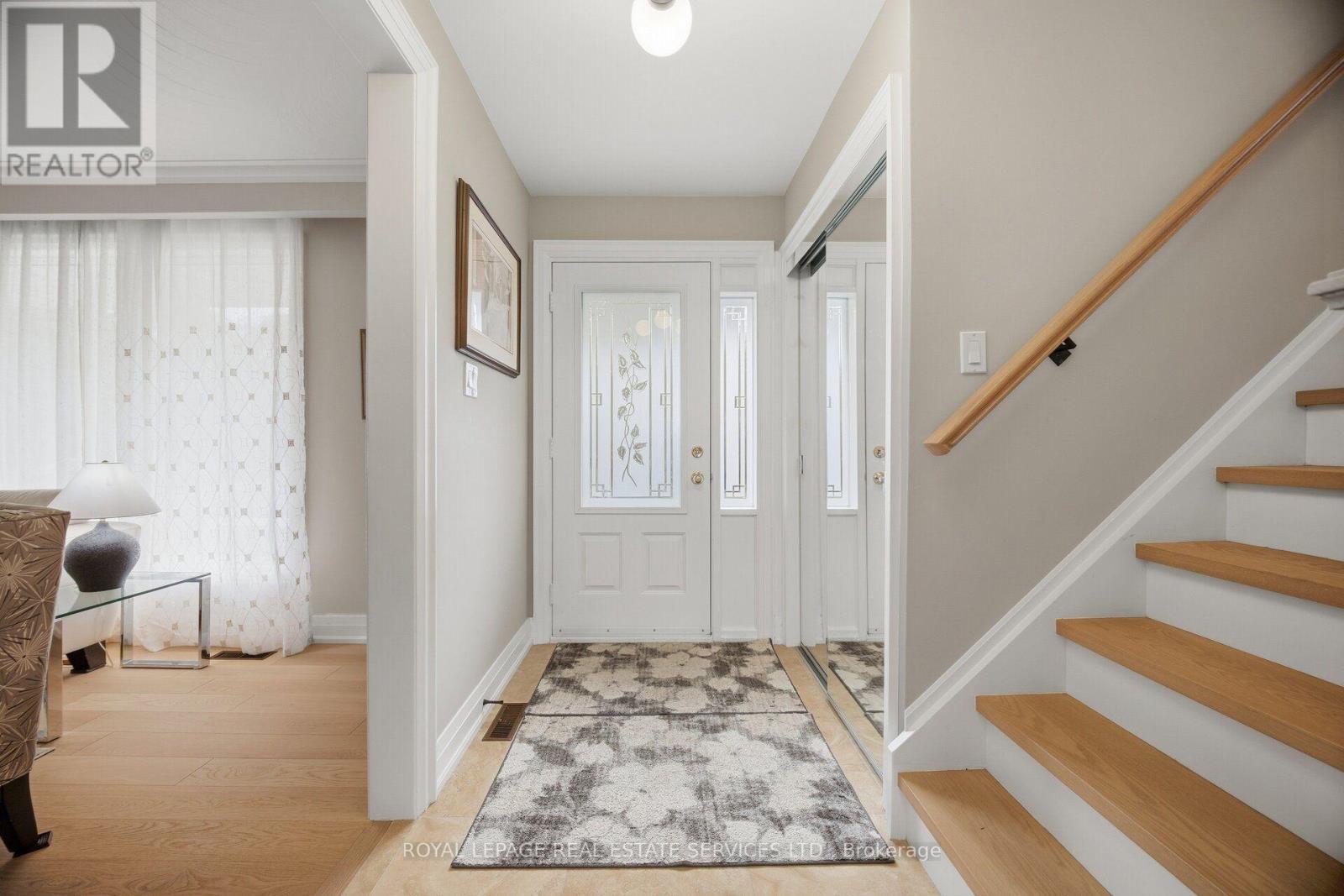 726 Netherton Crescent, Mississauga, Ontario  L4Y 2M4 - Photo 5 - W13816764