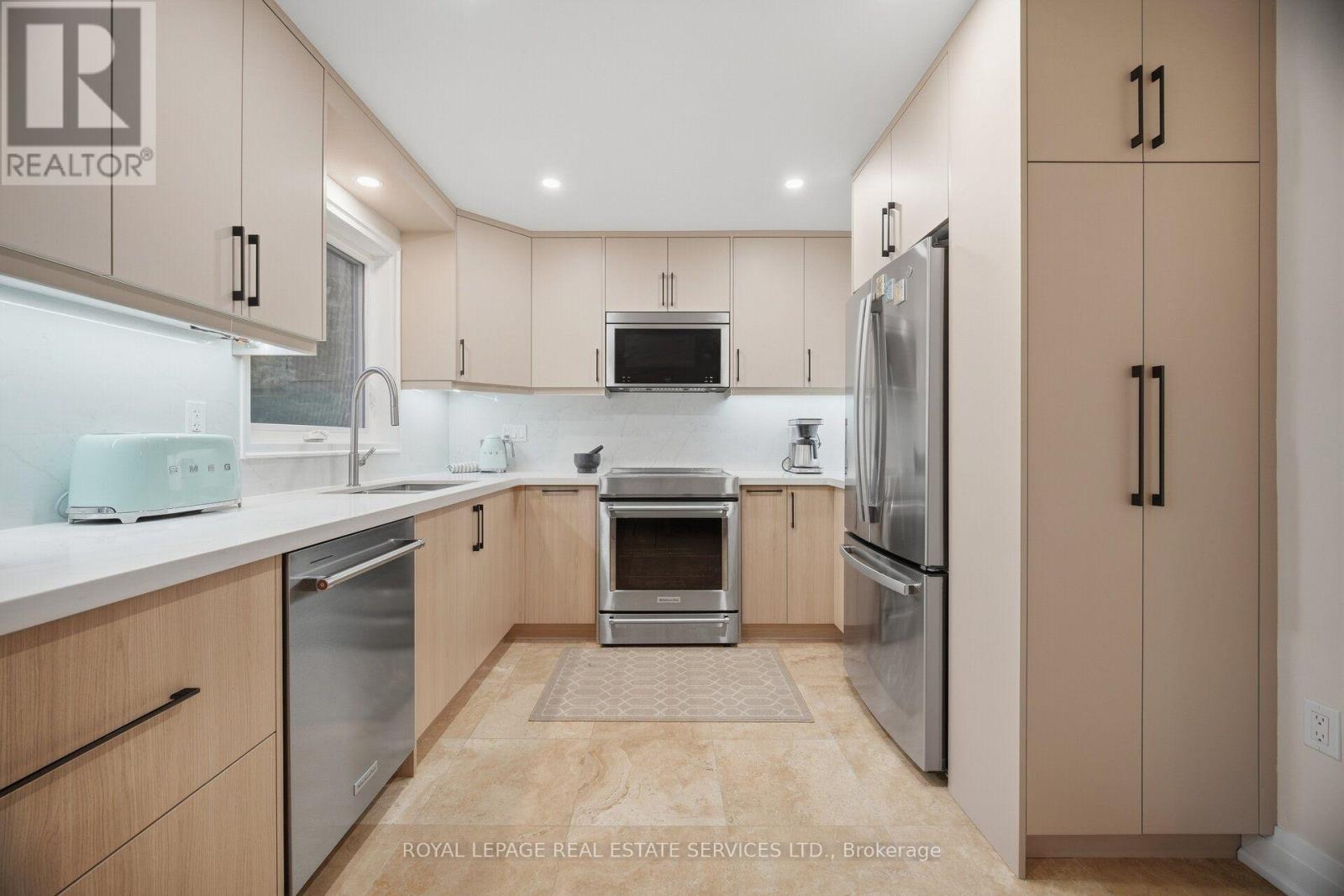 726 Netherton Crescent, Mississauga, Ontario  L4Y 2M4 - Photo 7 - W13816764