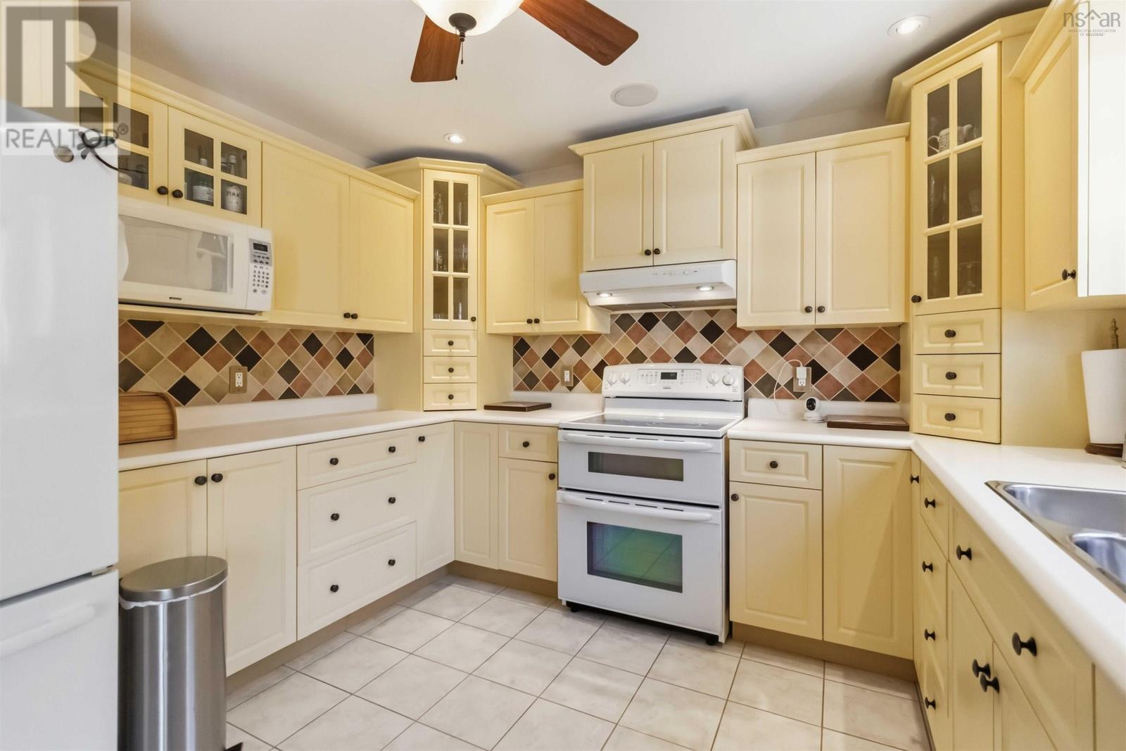 1270 Elise Victoria Drive, Windsor Junction, Nova Scotia  B2T 1Y1 - Photo 3 - 202624068