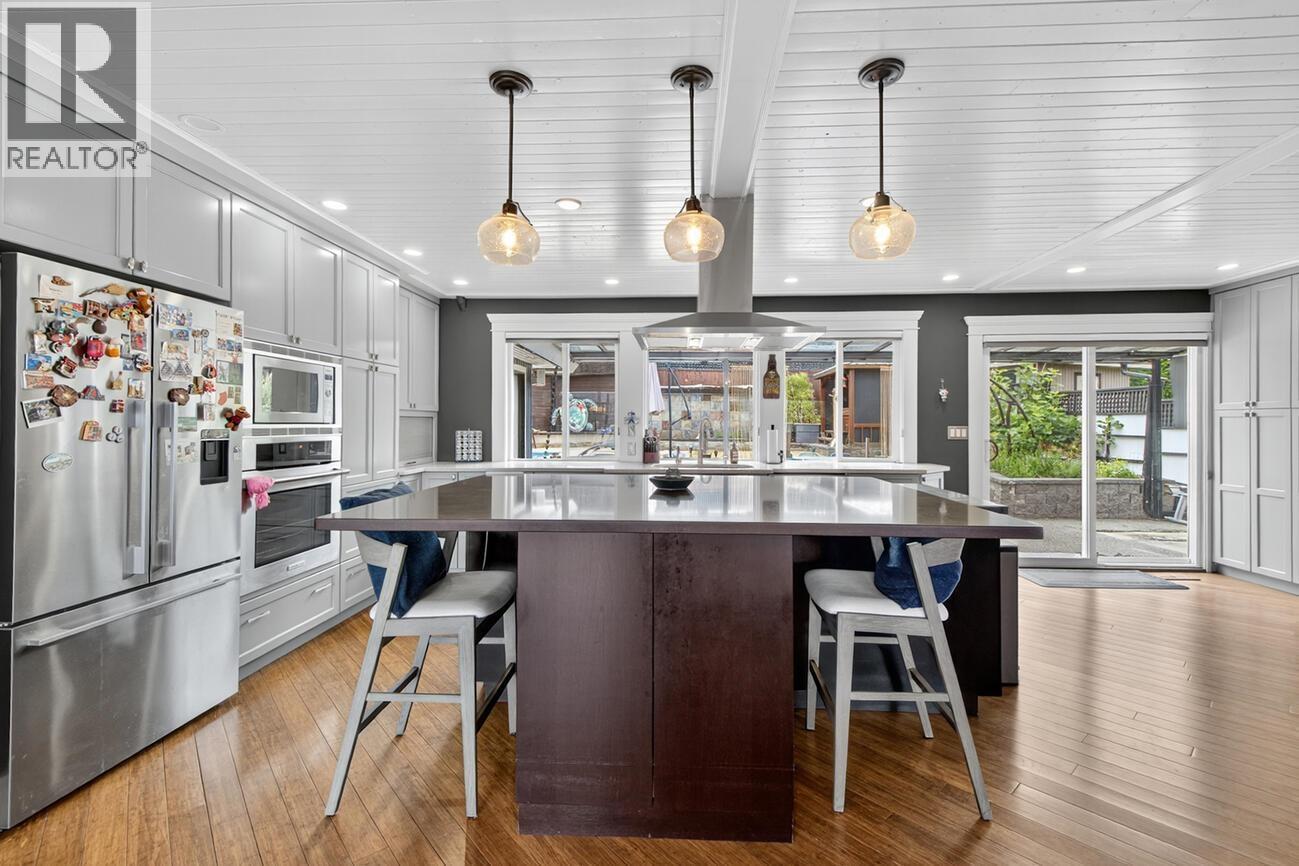 1052 CORONA CRESCENT, Coquitlam, British Columbia