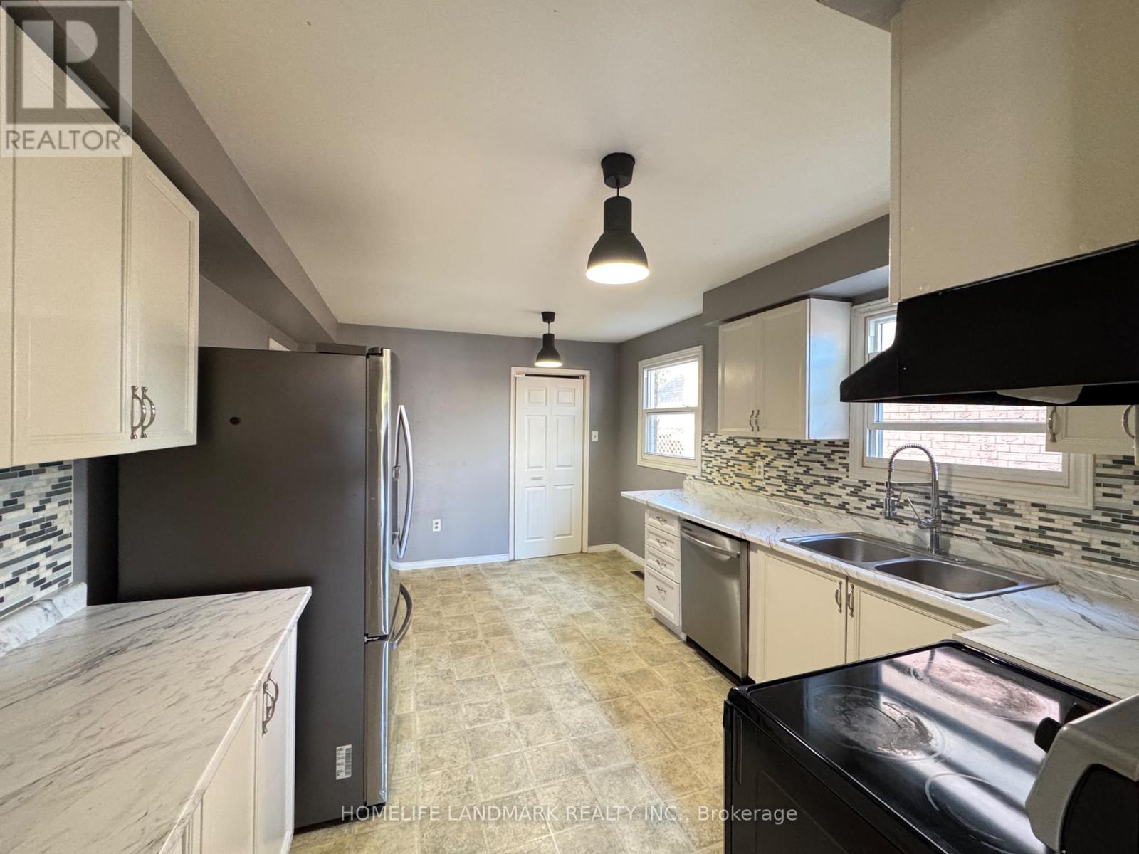 23 Wallace Drive, Barrie, Ontario  L4N 7E2 - Photo 7 - S13808392