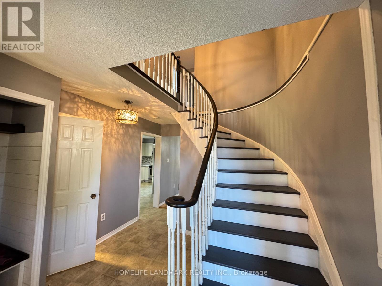 23 Wallace Drive, Barrie, Ontario  L4N 7E2 - Photo 2 - S13808392