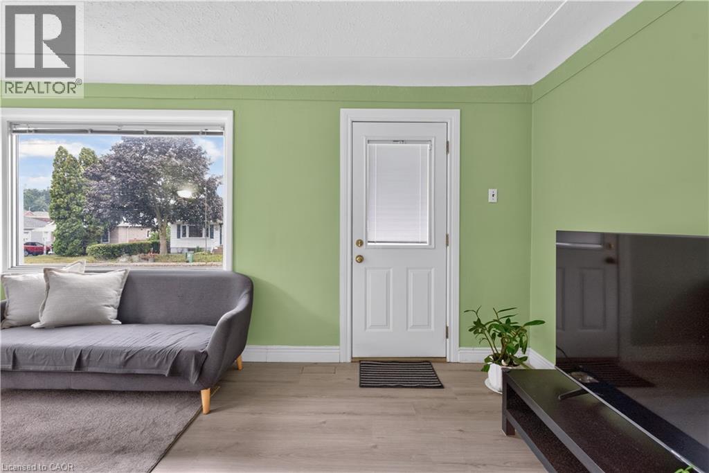 243 West 19th Street, Hamilton, Ontario  L9C 4J3 - Photo 4 - 40861040