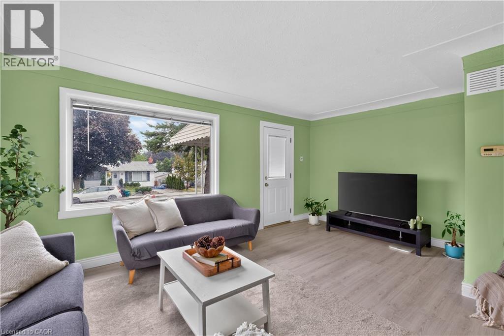 243 West 19th Street, Hamilton, Ontario  L9C 4J3 - Photo 11 - 40861040