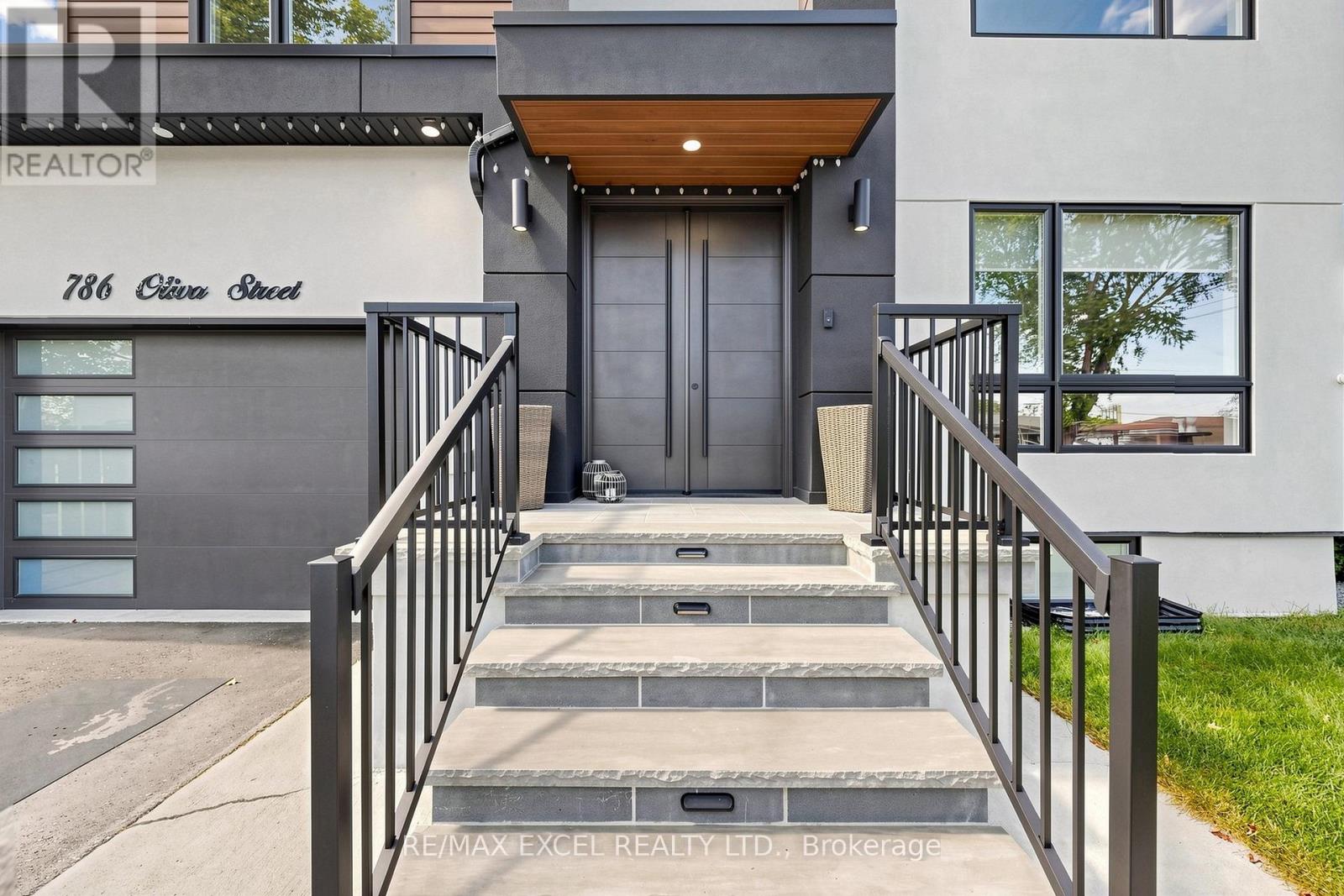 786 Oliva Street, Pickering, Ontario  L1W 2V8 - Photo 4 - E13816840