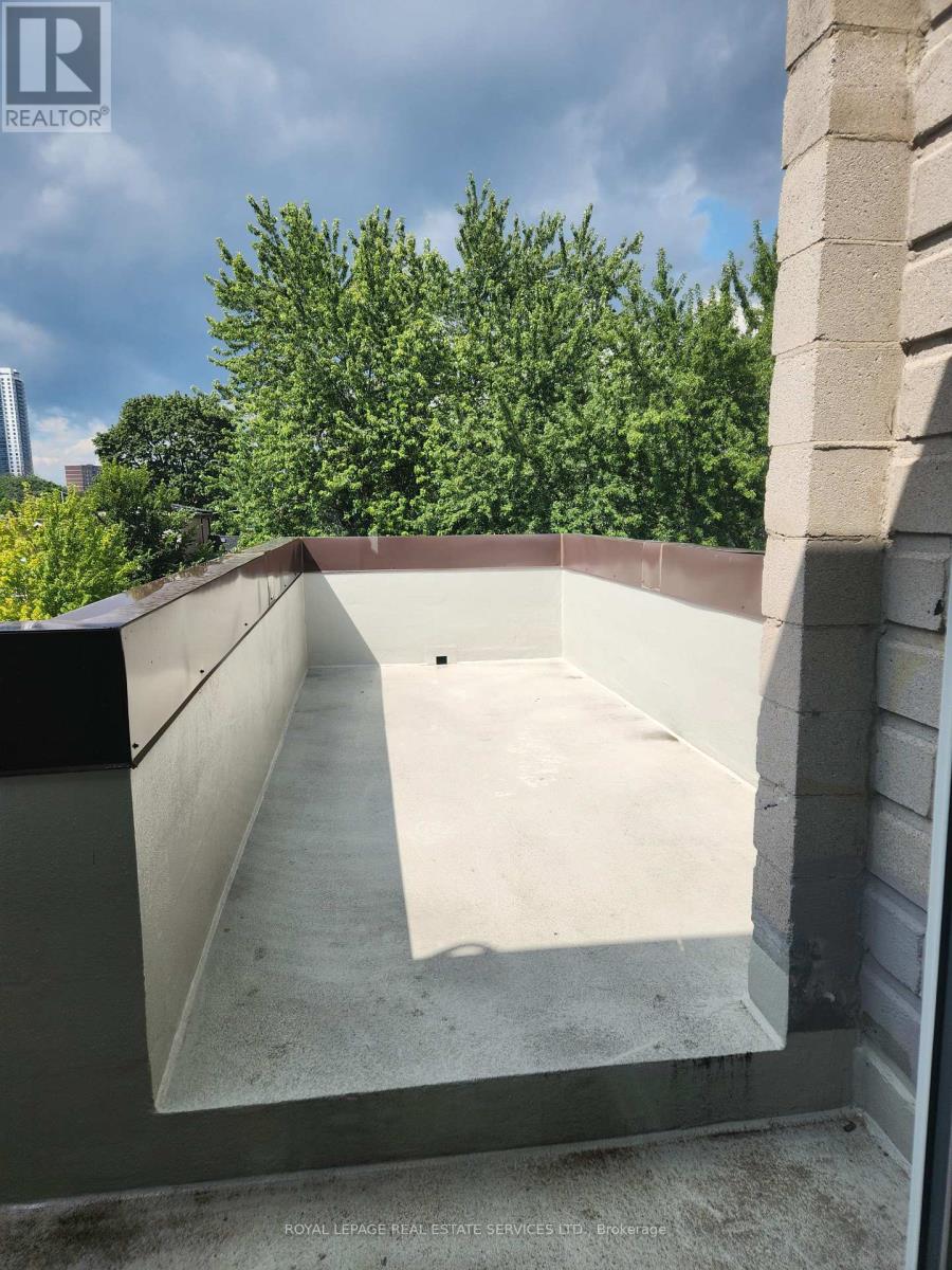 302 - 2820 Danforth Avenue, Toronto, Ontario  M4C 1M1 - Photo 12 - E13715246