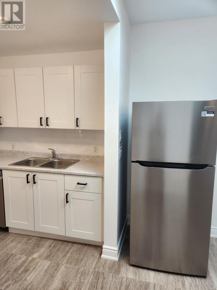 302 - 2820 Danforth Avenue, Toronto, Ontario  M4C 1M1 - Photo 7 - E13715246