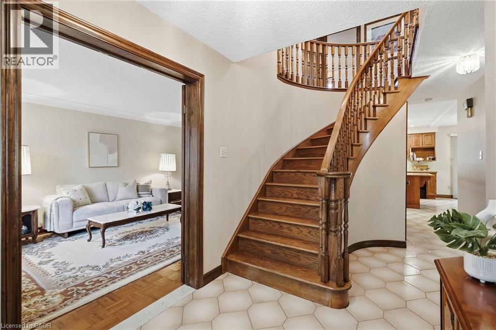 4 Nellida Crescent, Hamilton, Ontario  L9C 7P8 - Photo 6 - 40865751