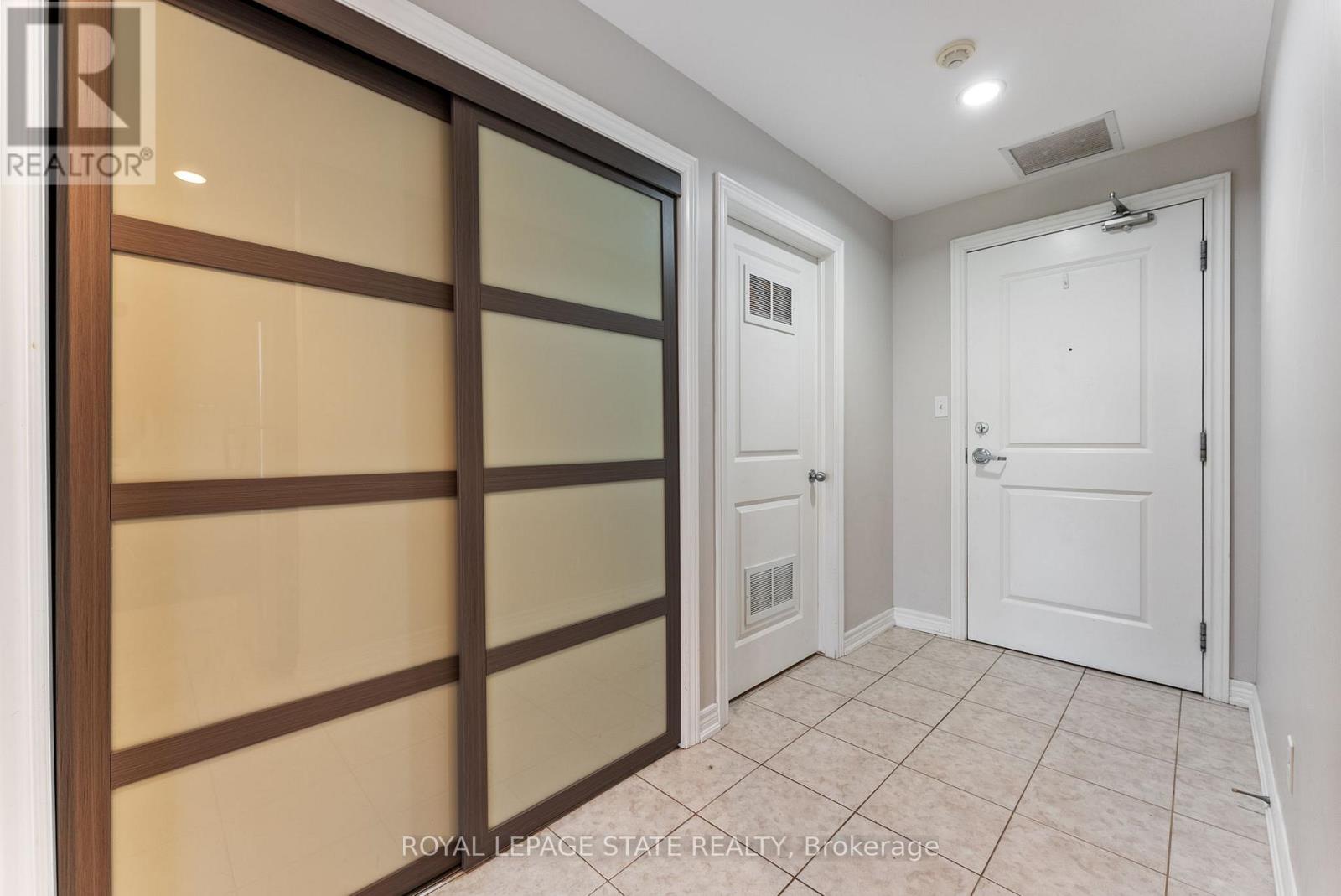 396 Plains Road E, Burlington, Ontario  L7T 2C8 - Photo 12 - W13816818