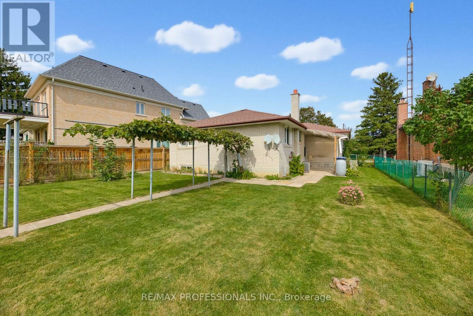 4038 Wilcox Road, Mississauga, Ontario  L4Z 1B7 - Photo 15 - W13816828