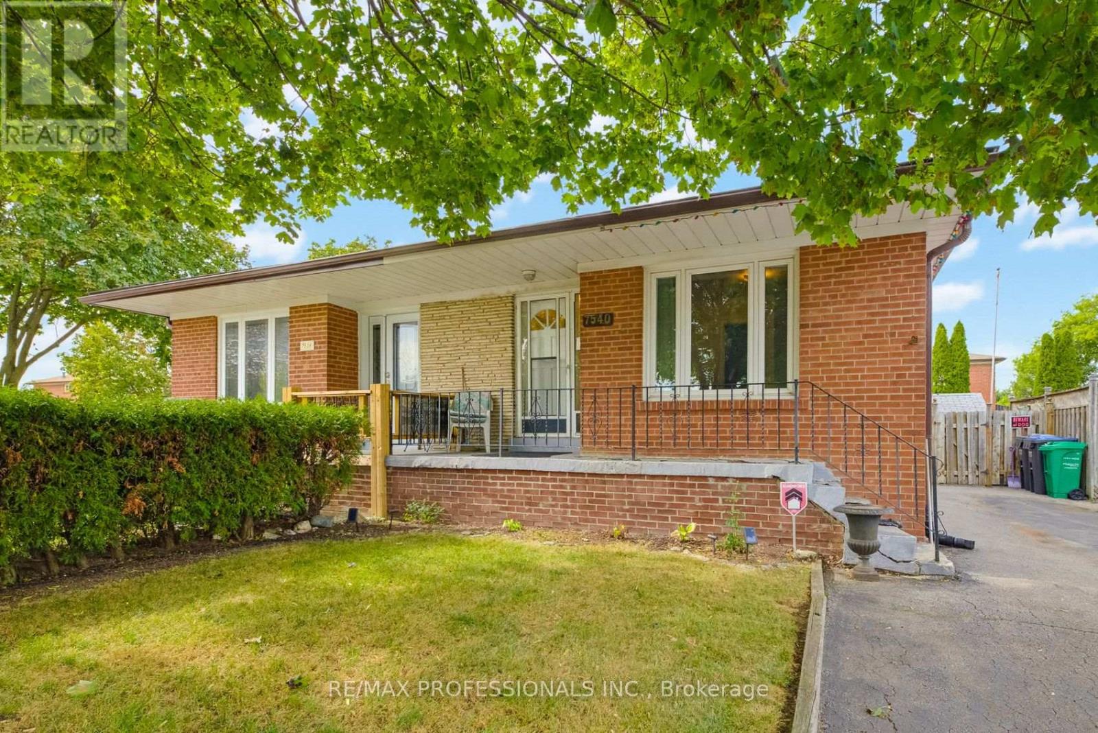 7540 DARCEL AVENUE, Mississauga, Ontario
