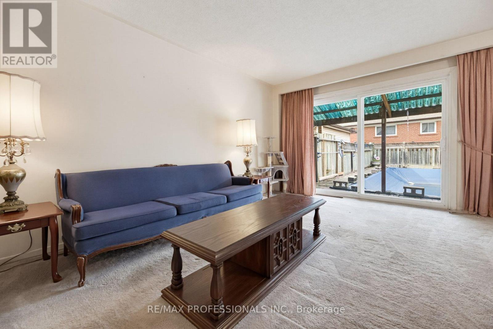 7540 Darcel Avenue, Mississauga, Ontario  L4T 2X9 - Photo 11 - W13816830