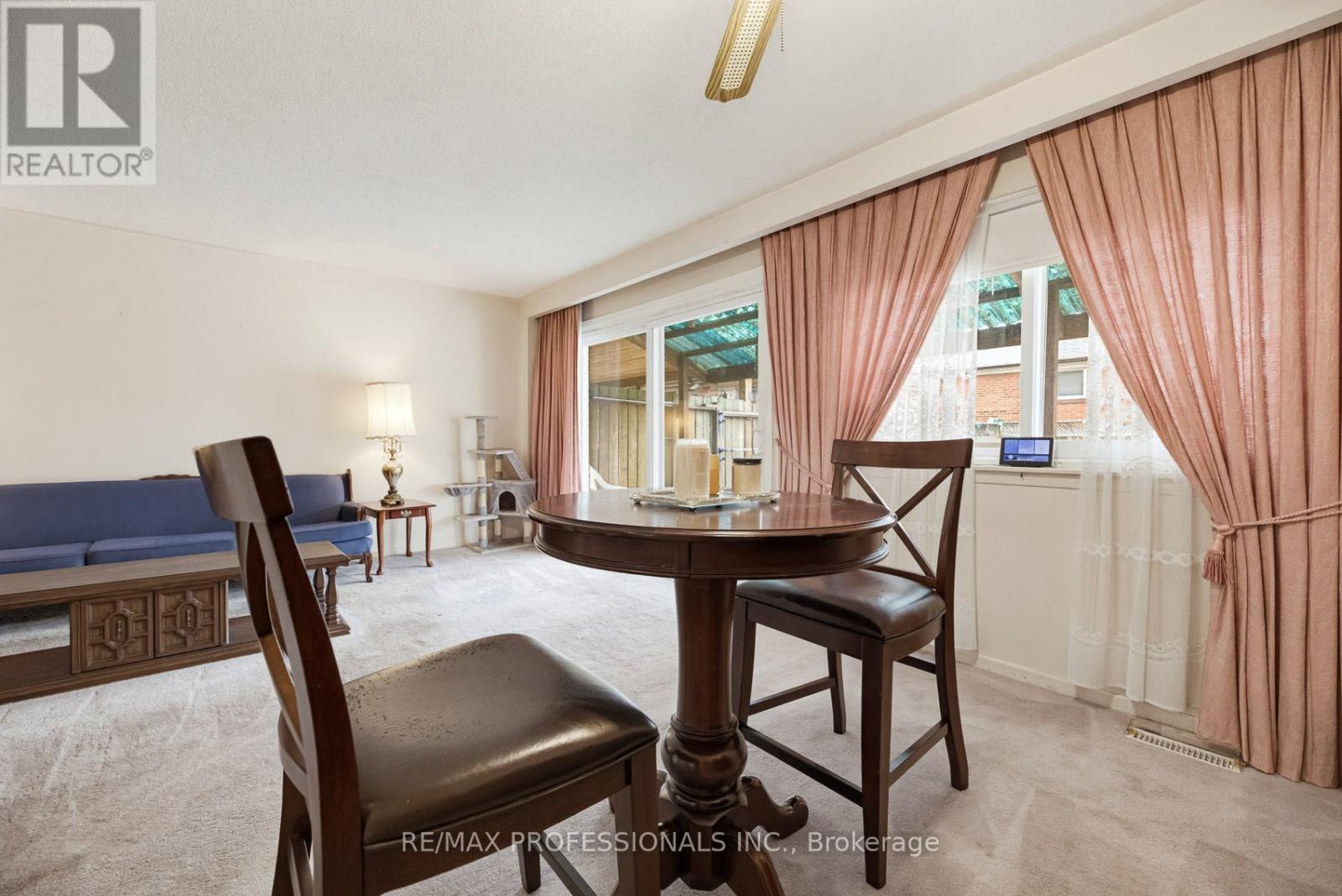 7540 Darcel Avenue, Mississauga, Ontario  L4T 2X9 - Photo 14 - W13816830
