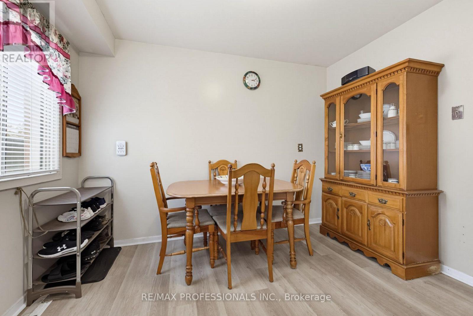 7540 Darcel Avenue, Mississauga, Ontario  L4T 2X9 - Photo 19 - W13816830
