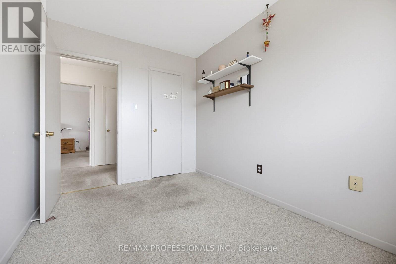 7540 Darcel Avenue, Mississauga, Ontario  L4T 2X9 - Photo 24 - W13816830