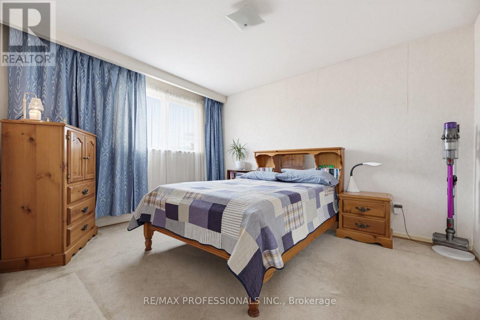 7540 Darcel Avenue, Mississauga, Ontario  L4T 2X9 - Photo 27 - W13816830