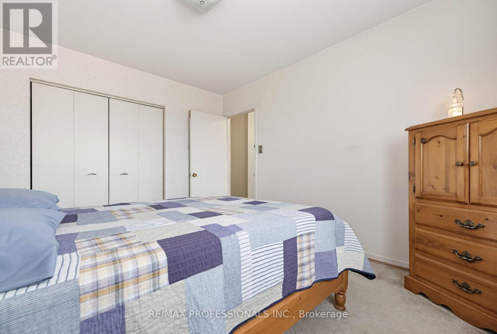 7540 Darcel Avenue, Mississauga, Ontario  L4T 2X9 - Photo 28 - W13816830