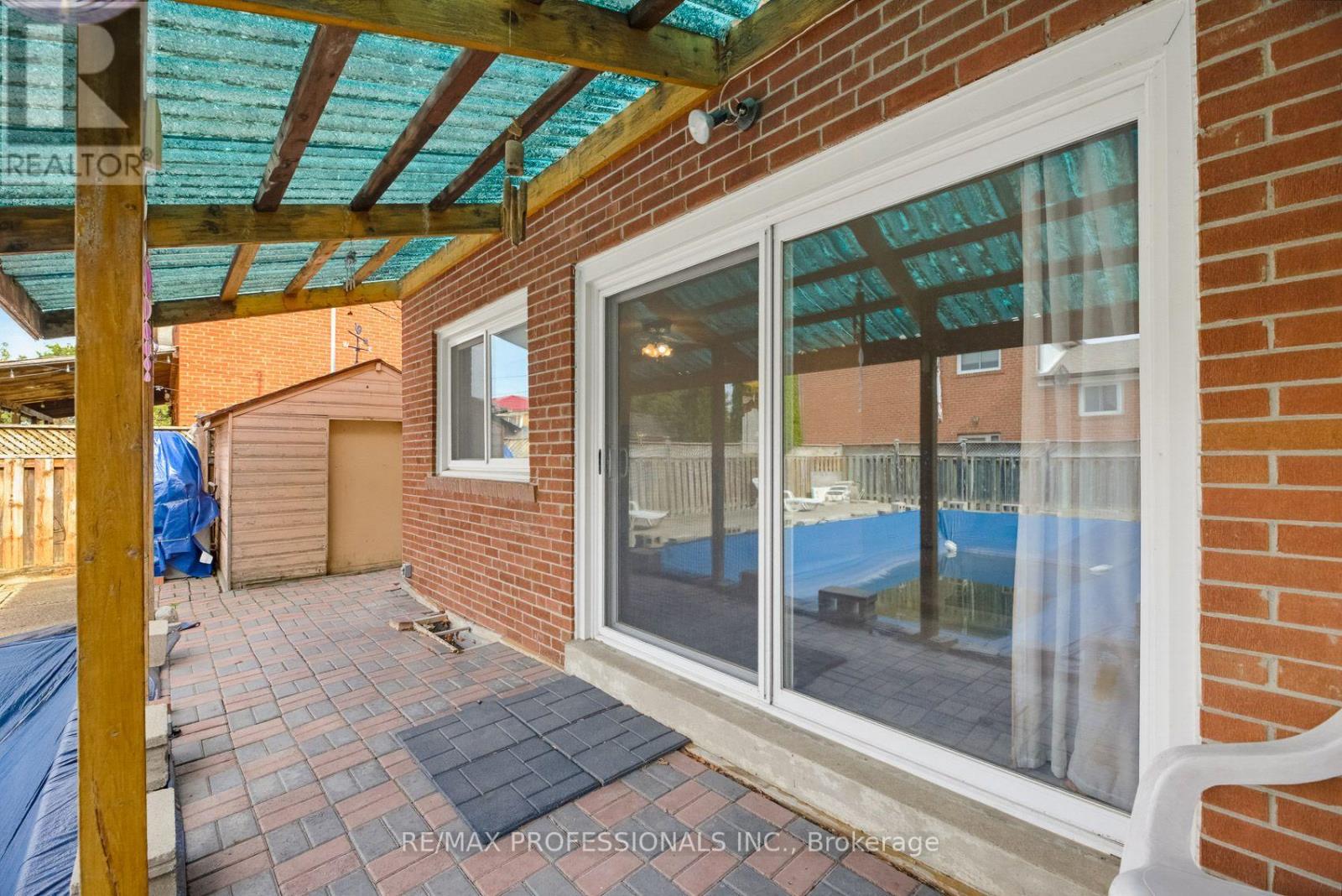 7540 Darcel Avenue, Mississauga, Ontario  L4T 2X9 - Photo 34 - W13816830