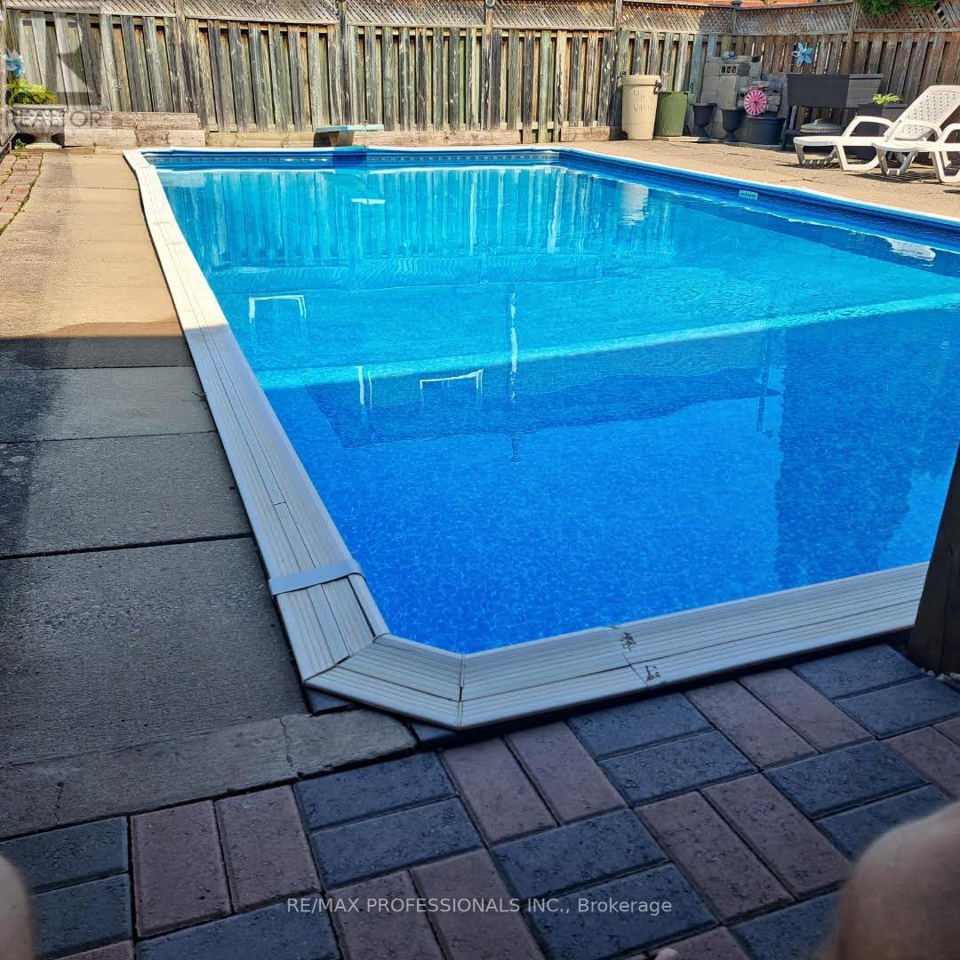 7540 Darcel Avenue, Mississauga, Ontario  L4T 2X9 - Photo 35 - W13816830