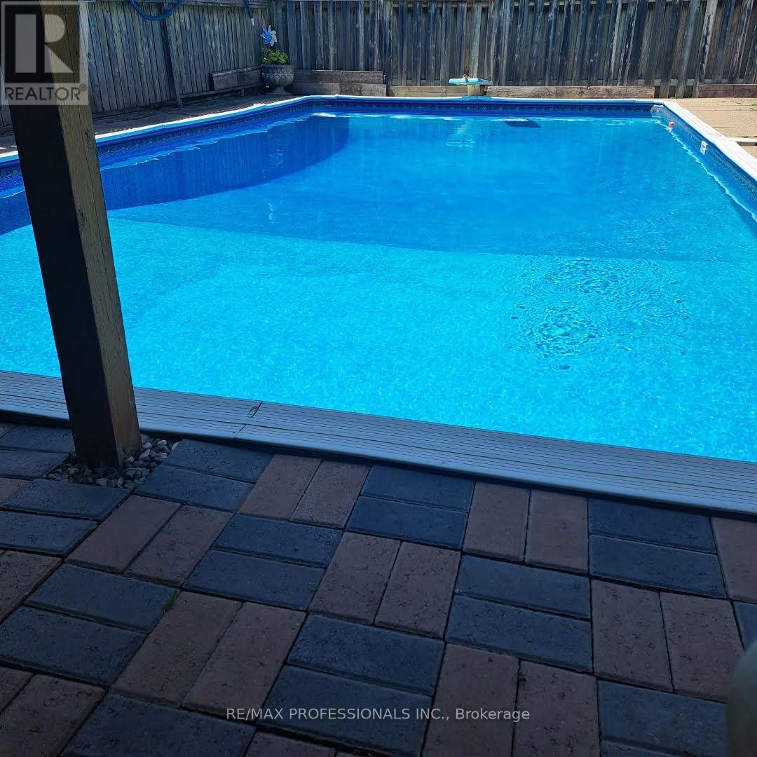 7540 Darcel Avenue, Mississauga, Ontario  L4T 2X9 - Photo 36 - W13816830