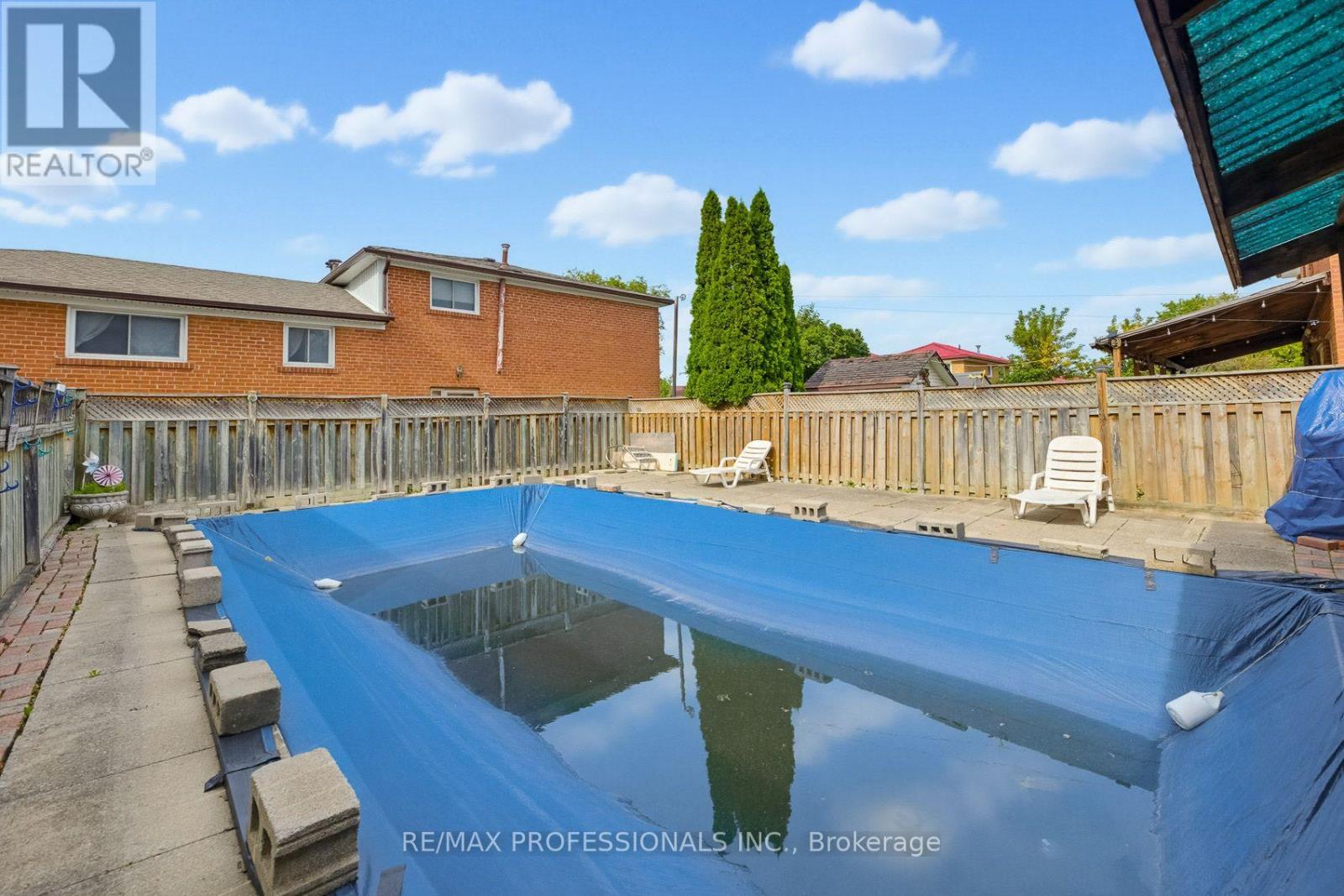 7540 Darcel Avenue, Mississauga, Ontario  L4T 2X9 - Photo 40 - W13816830