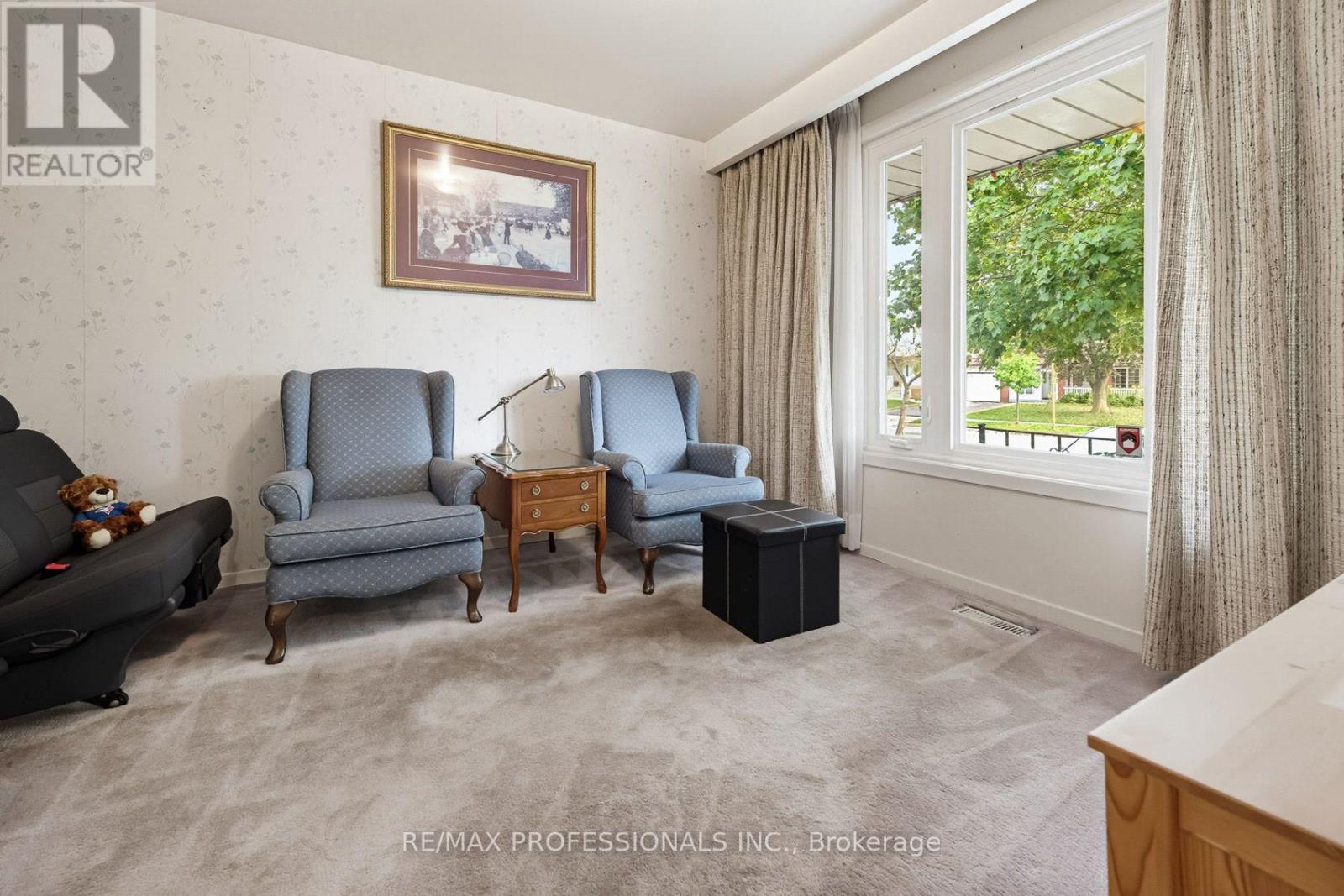 7540 Darcel Avenue, Mississauga, Ontario  L4T 2X9 - Photo 7 - W13816830