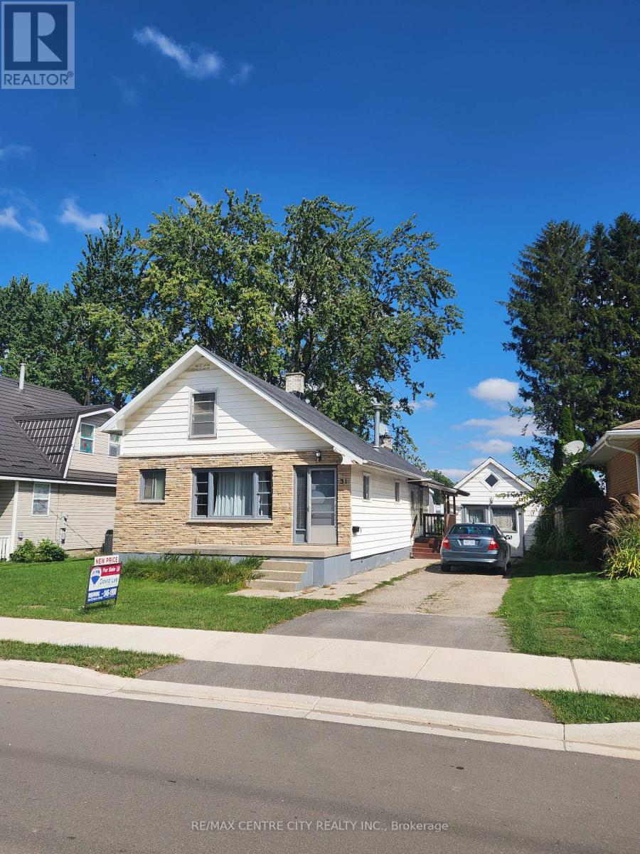 31 QUEEN STREET, Strathroy-Caradoc, Ontario