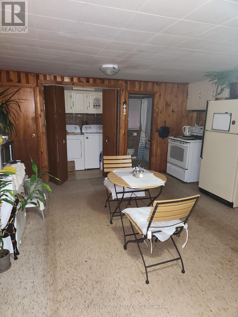 31 Queen Street, Strathroy-Caradoc (Se), Ontario  N7G 2H5 - Photo 8 - X13816864