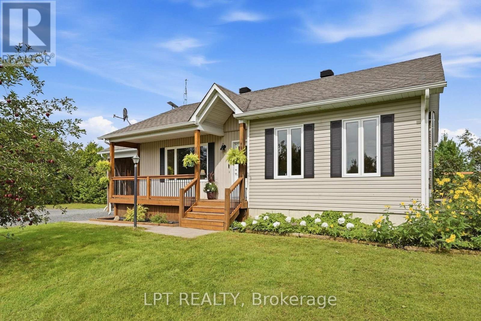 20375 Dunvegan Road E, North Glengarry, Ontario K0B 1E0 - Photo 2 - X13816878