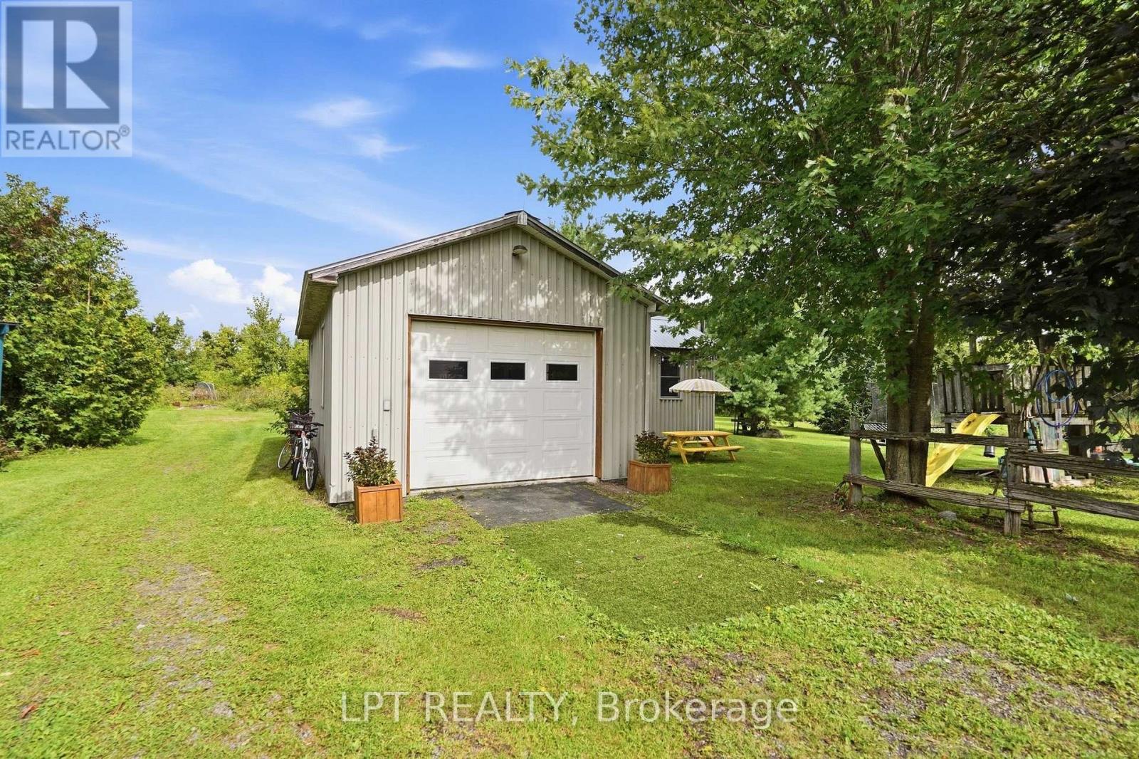 20375 Dunvegan Road E, North Glengarry, Ontario  K0B 1E0 - Photo 33 - X13816878