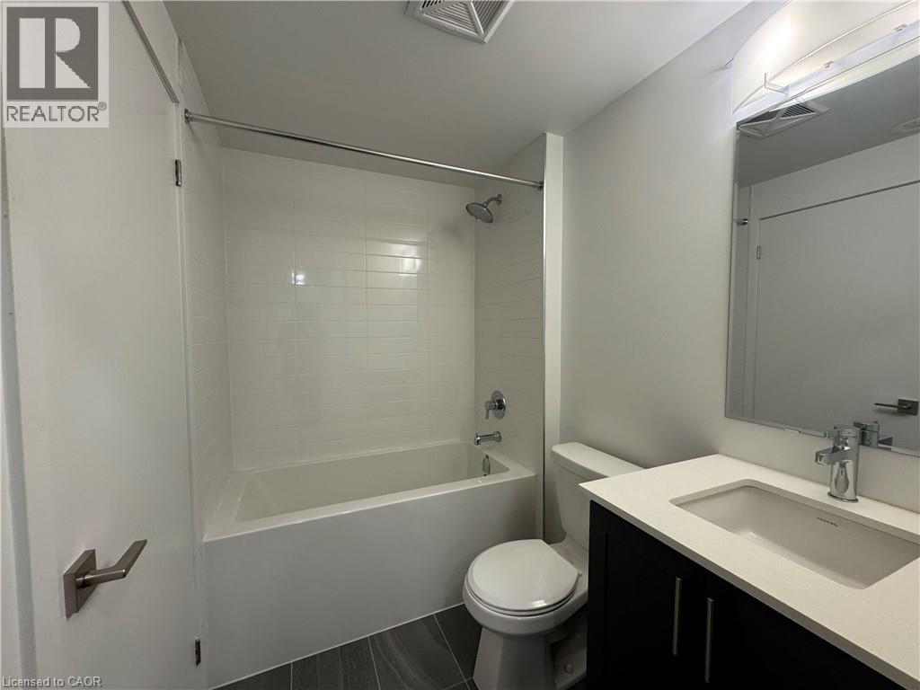 17 Lytham Green Circle Unit# 27, Newmarket, Ontario  L3Y 0H4 - Photo 4 - 40865764