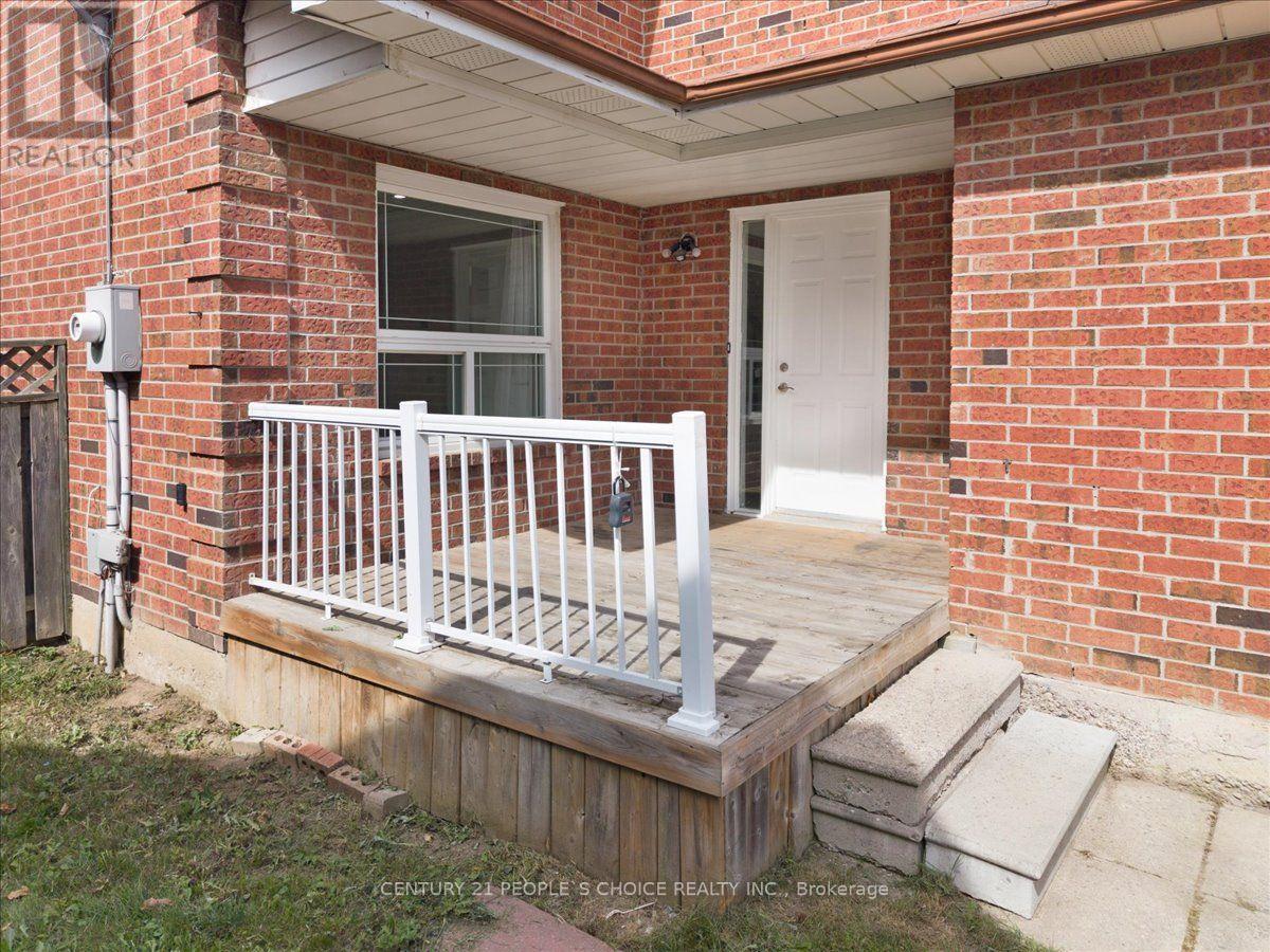 28 Beisel Court, Brampton, Ontario  L6Z 2R7 - Photo 2 - W13816870